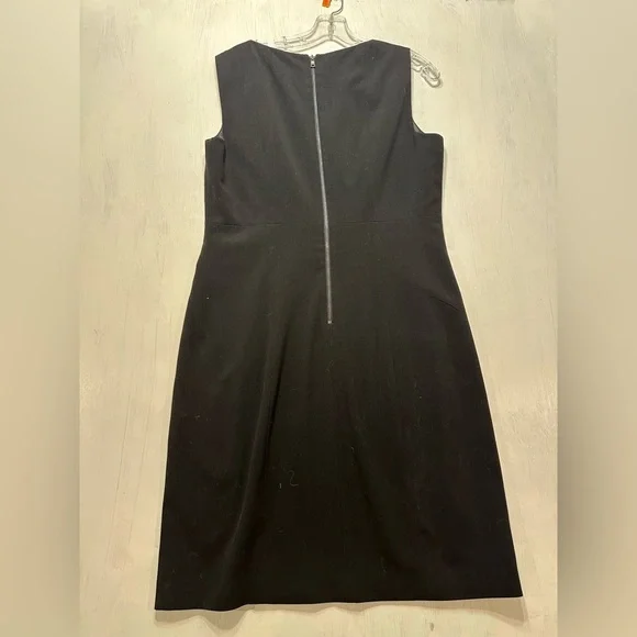 T Tahari Black Sleeveless Sheath Dress Women’s Size 12 Classic Little Black Dres - Picture 7 of 9